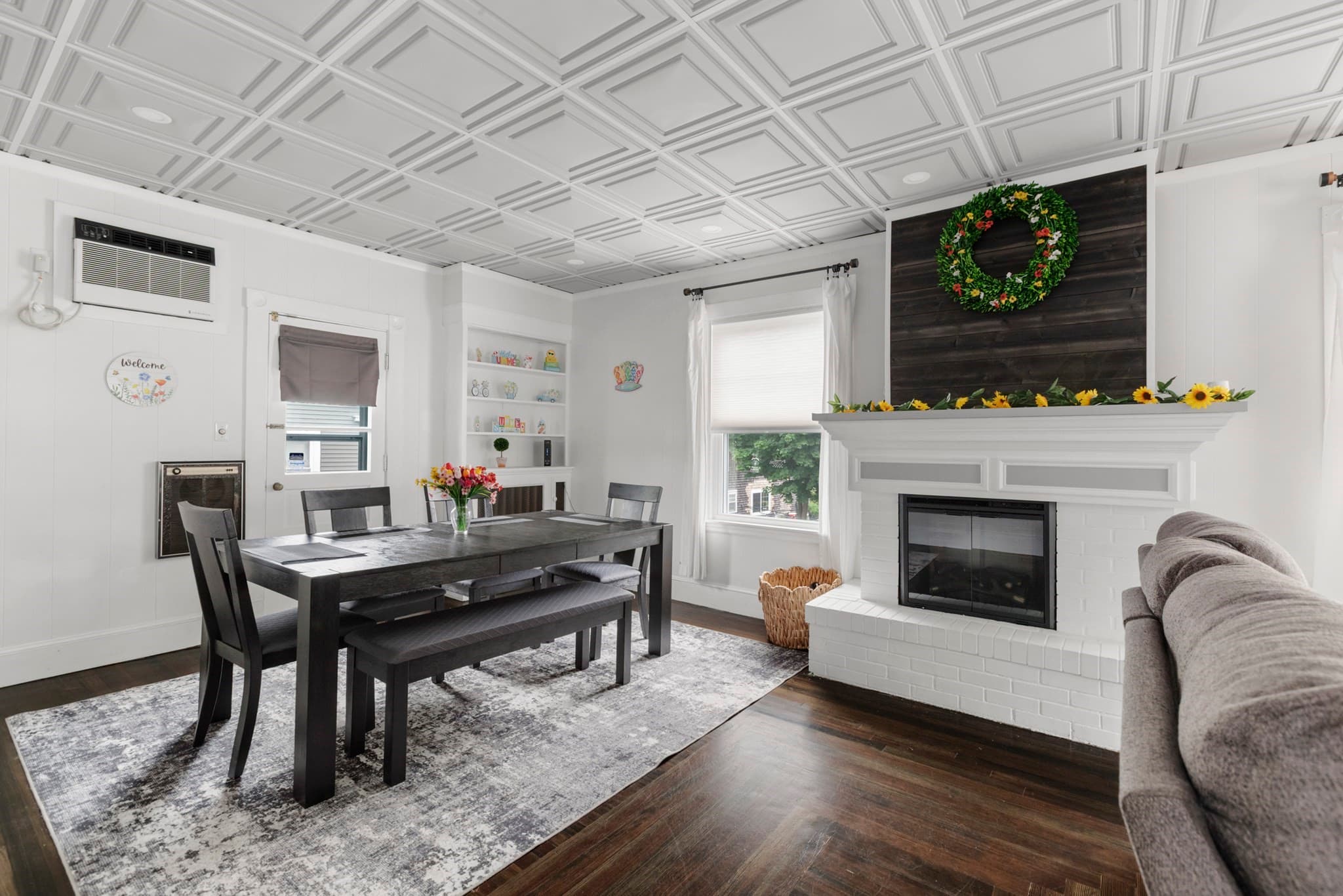 Single Family Residence at 596 County St, New Bedford MA 02740, photo 8 of 31