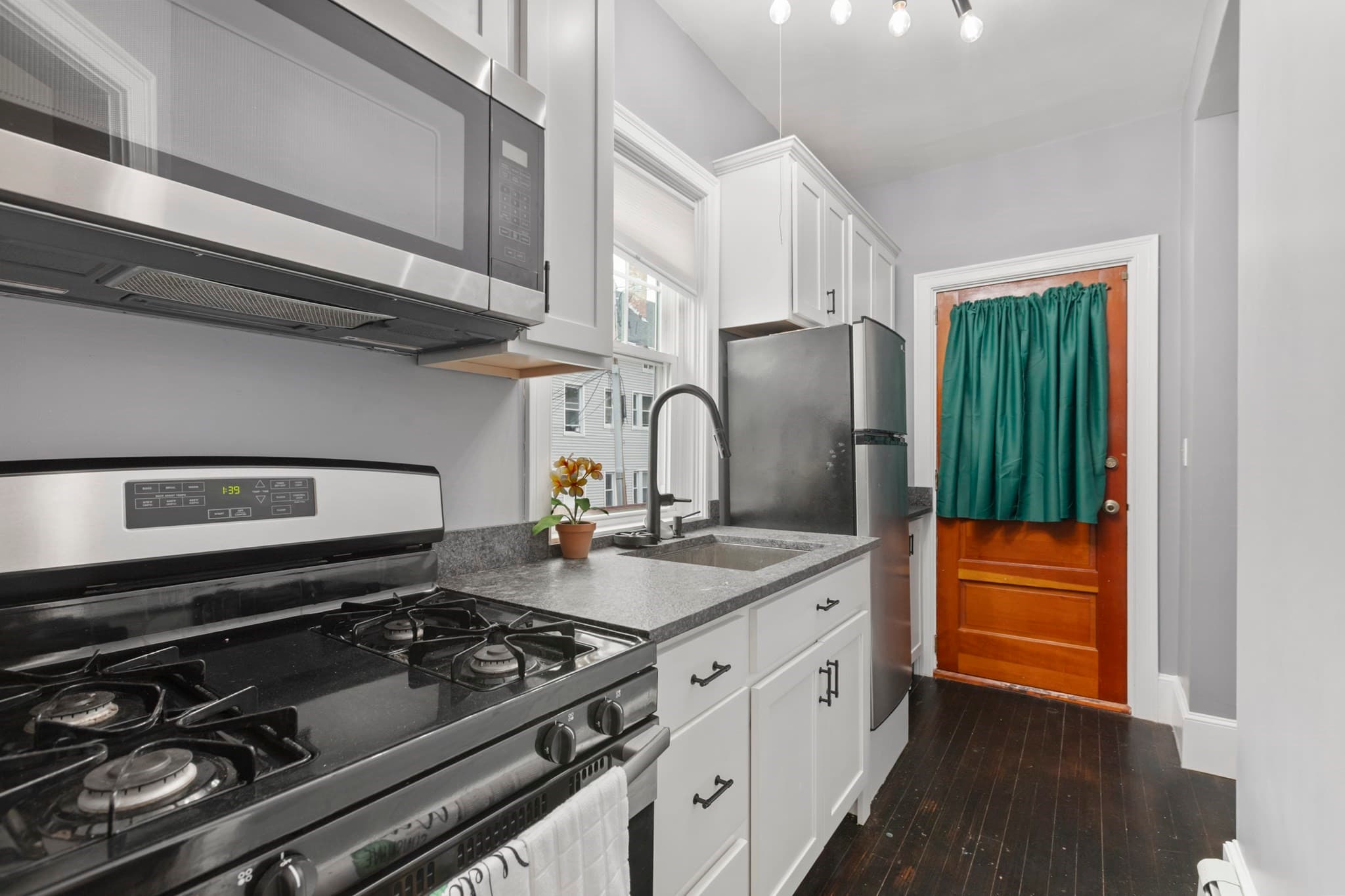Single Family Residence at 596 County St, New Bedford MA 02740, photo 25 of 31