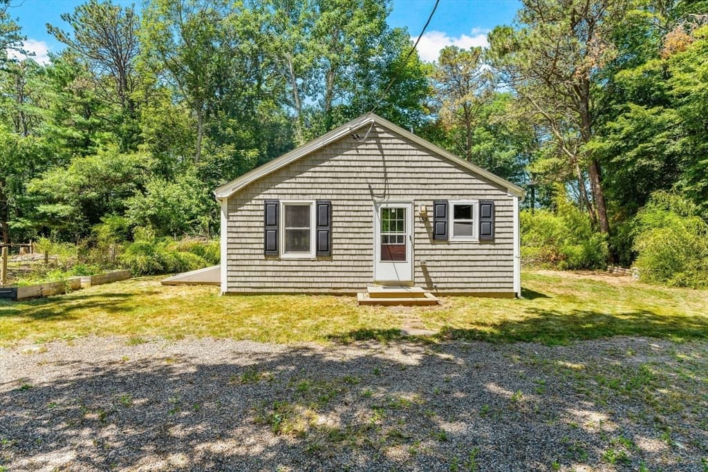 153 Dunns Pond Rd, Barnstable MA 02601 photo 2