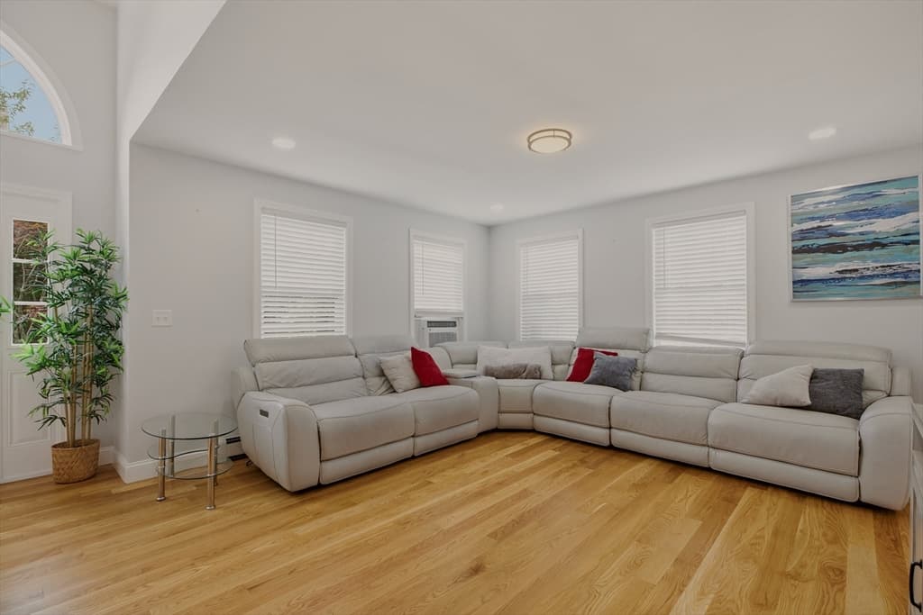 724 Woodman St, Fall River MA 02724 photo 6