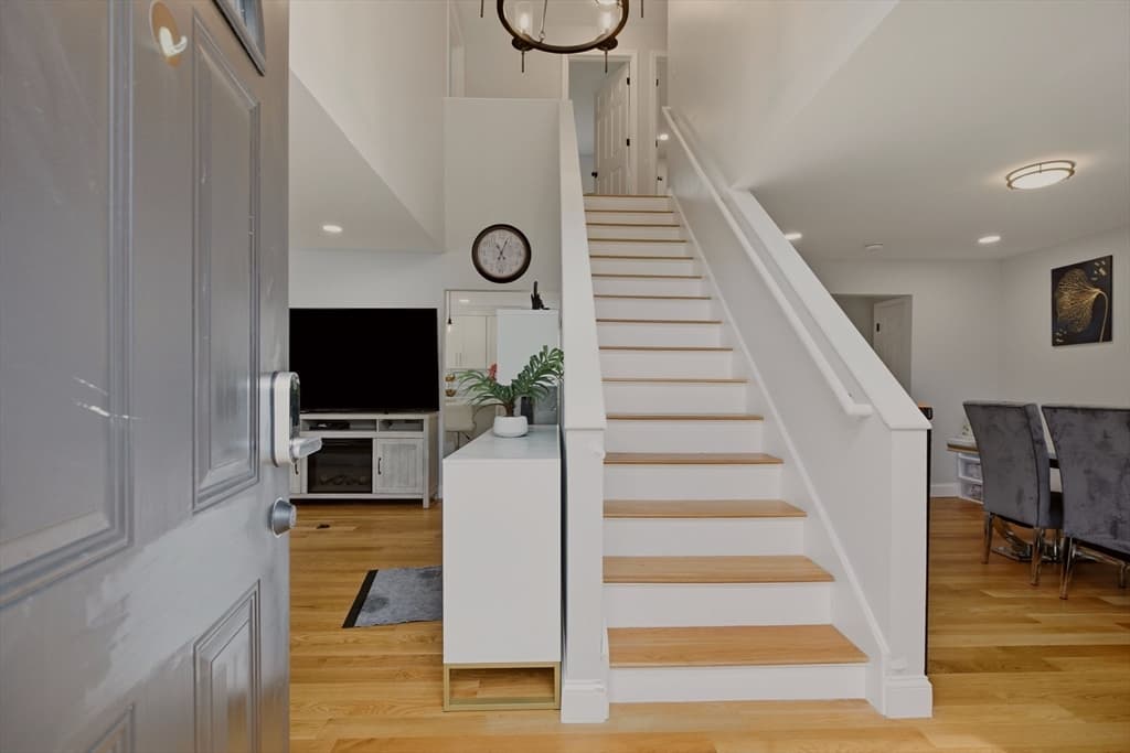 724 Woodman St, Fall River MA 02724 photo 4