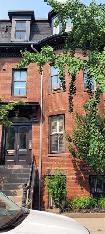 Condominium at 96 E Brookline St # 3, Boston MA 02118, Boston, photo 2 of 12