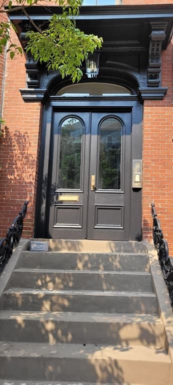 Condominium at 96 E Brookline St # 3, Boston MA 02118, Boston, photo 3 of 12
