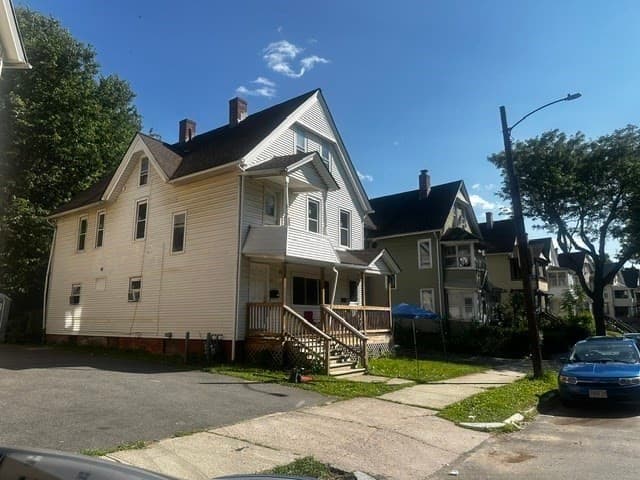 61-63 Acushnet Ave, Springfield MA 01105 photo 2