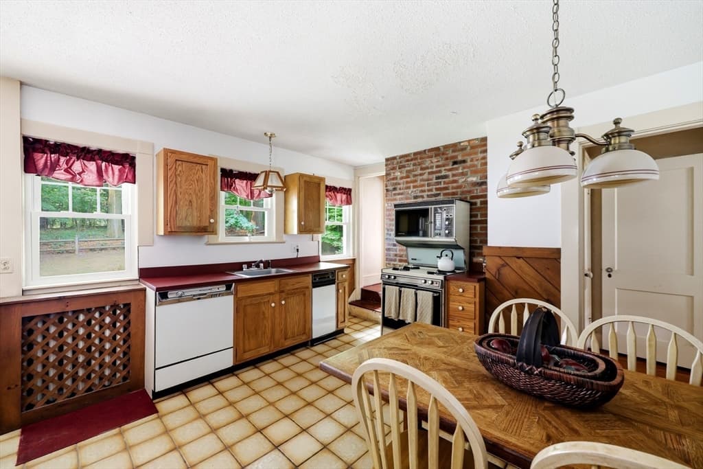 121 Farmington Ave, Longmeadow MA 01106 photo 6