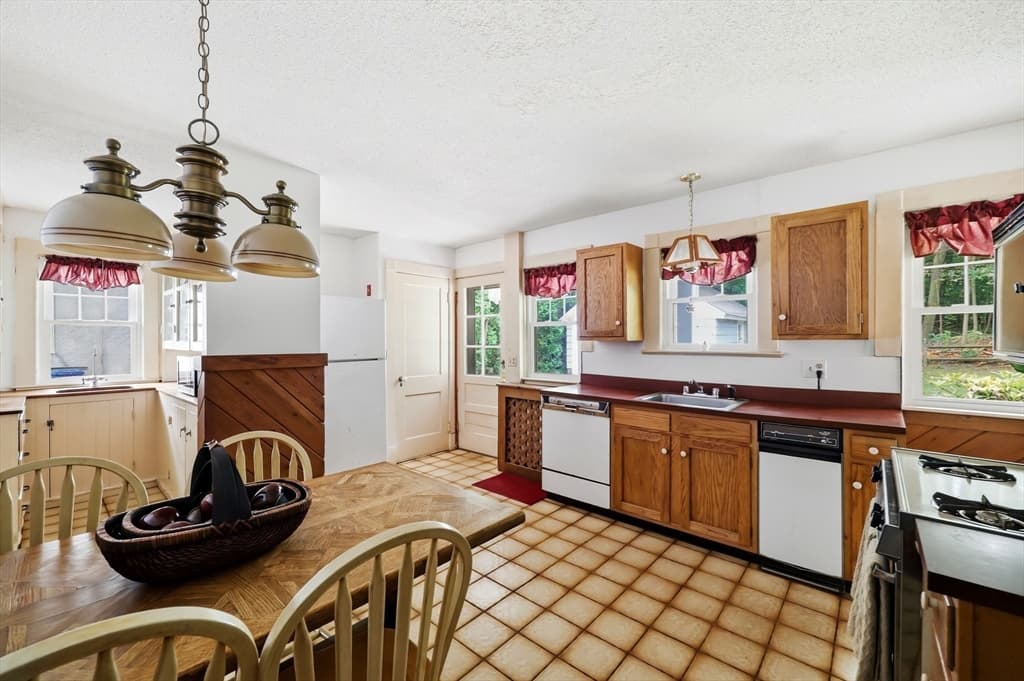 121 Farmington Ave, Longmeadow MA 01106 photo 5