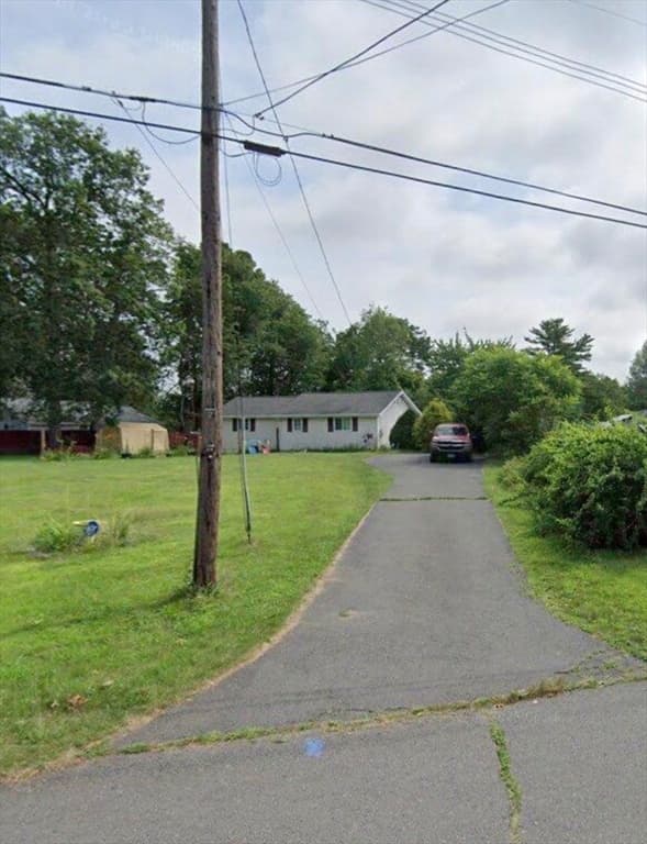 14 Oak St, Southwick MA 01077