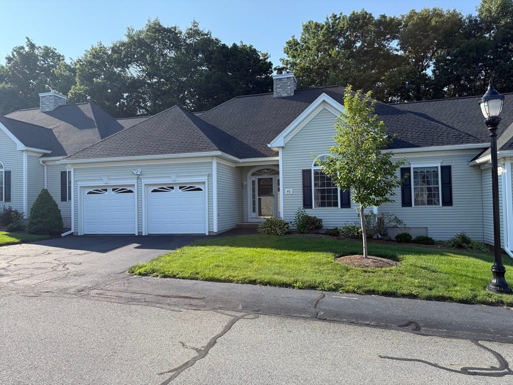 40 Holly Ln # 40, Dracut MA 01826
