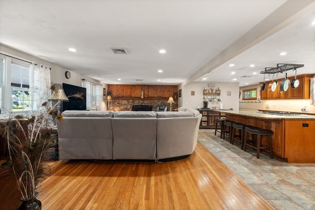 16 Burbank Lane, Lancaster MA 01523 photo 6