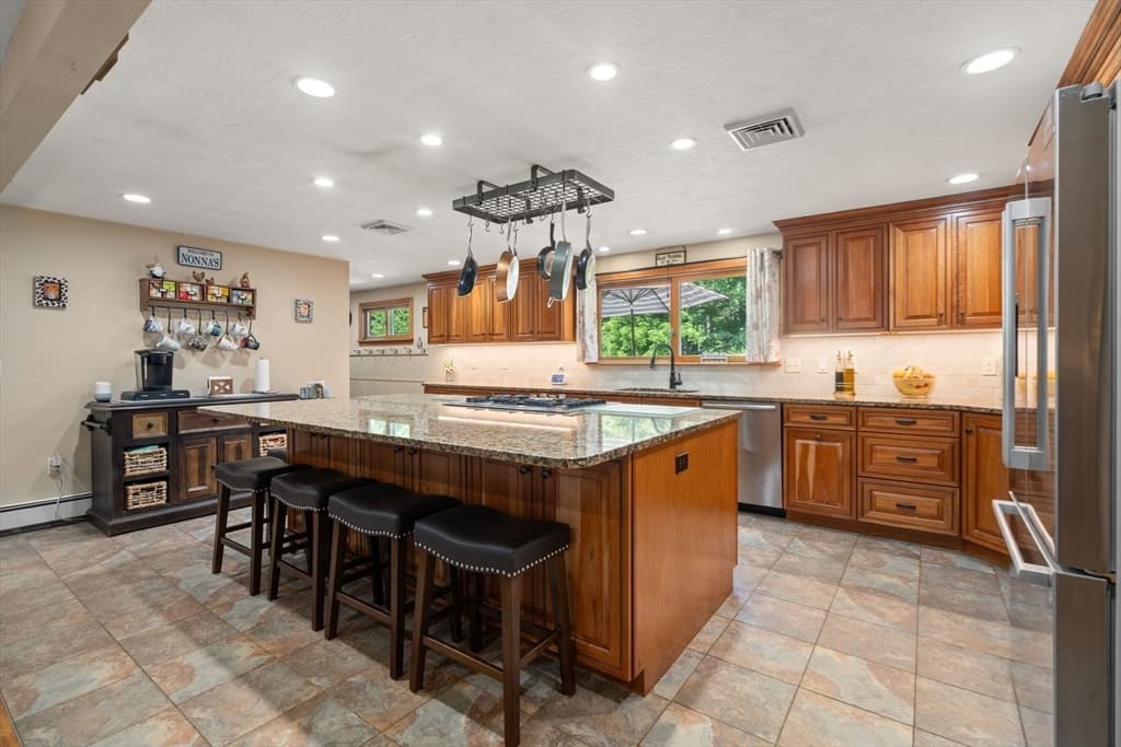16 Burbank Lane, Lancaster MA 01523 photo 13