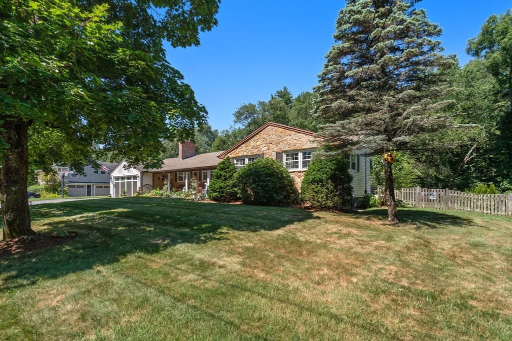 16 Burbank Lane, Lancaster MA 01523