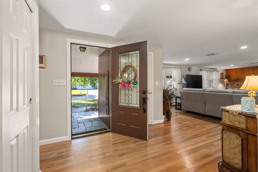 16 Burbank Lane, Lancaster MA 01523 photo 5