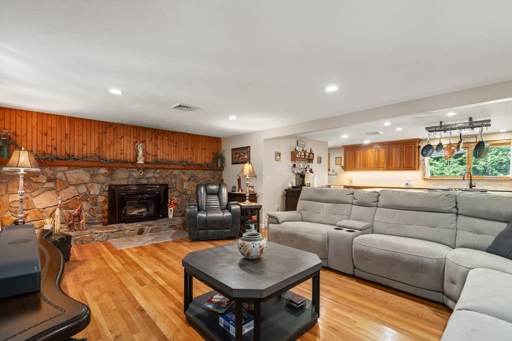 16 Burbank Lane, Lancaster MA 01523 photo 9