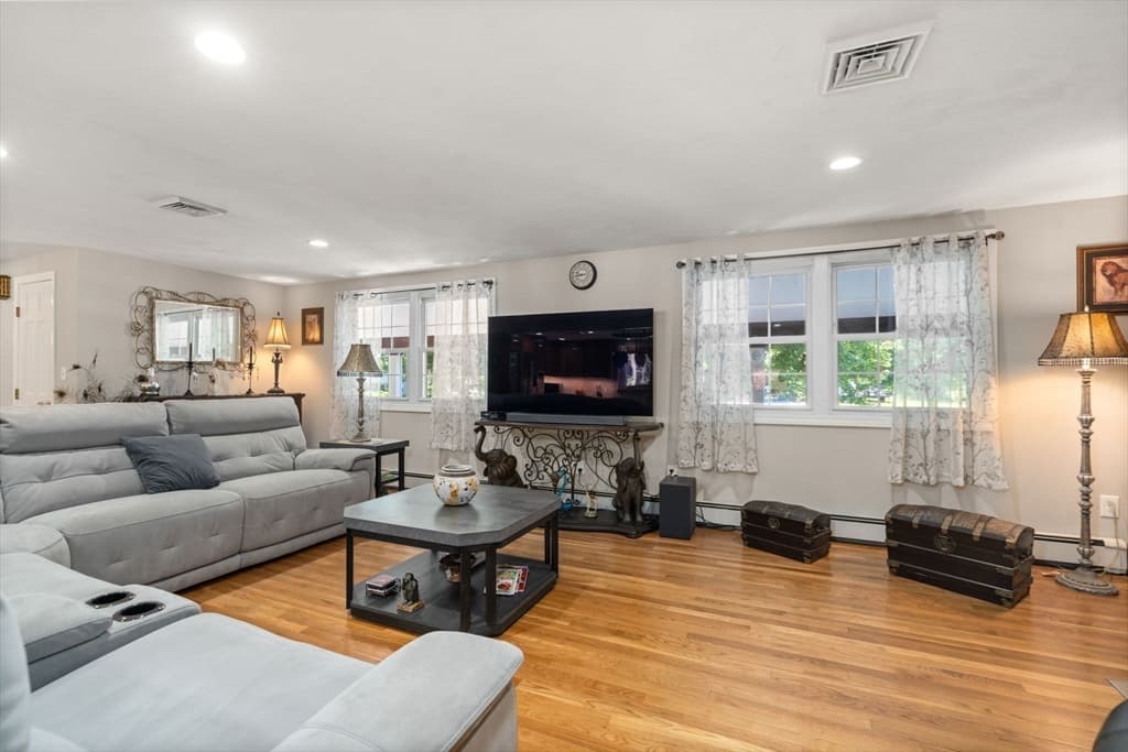 16 Burbank Lane, Lancaster MA 01523 photo 8