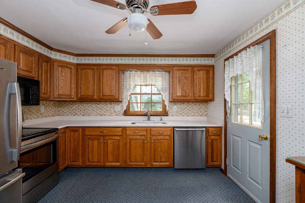 604 Quinapoxet St, Holden MA 01520 photo 2