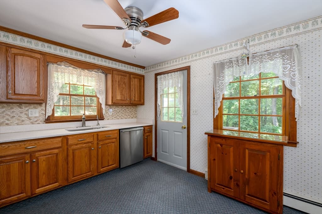 604 Quinapoxet St, Holden MA 01520 photo 3