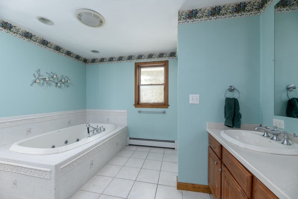 604 Quinapoxet St, Holden MA 01520 photo 18