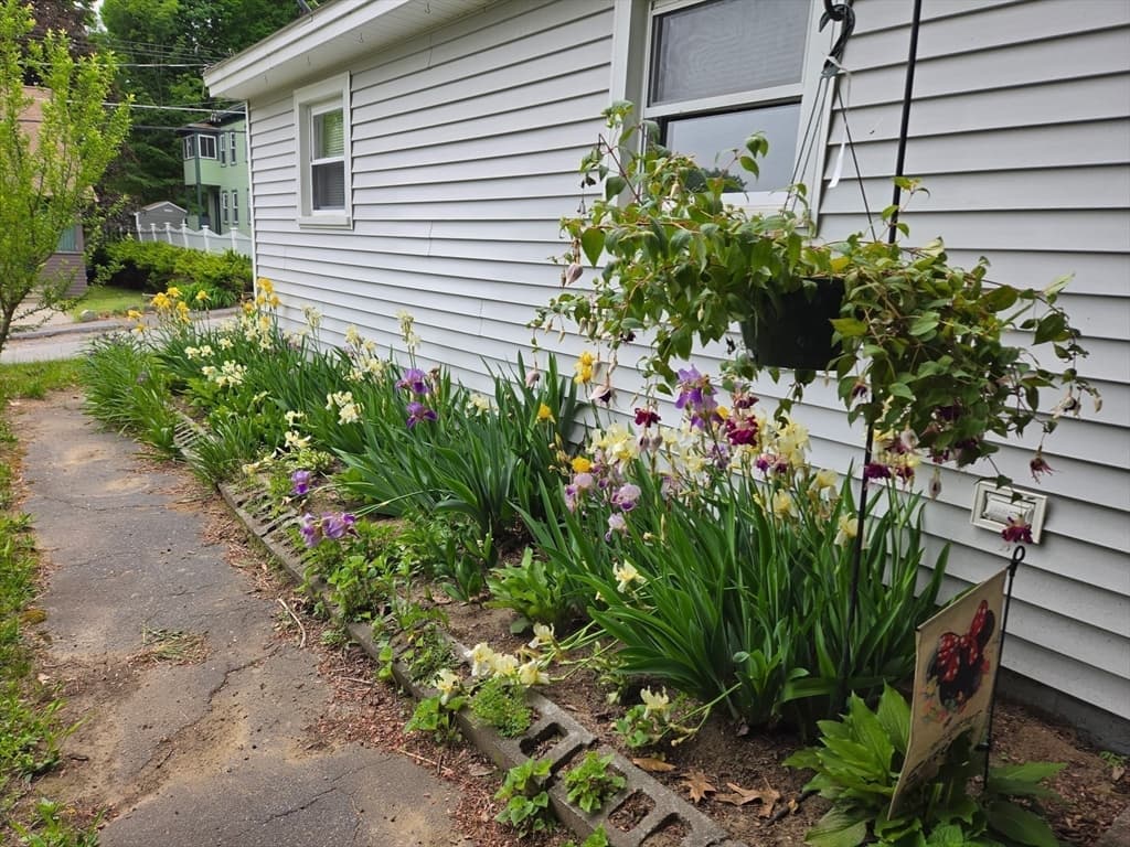 50 Grand St, Fitchburg MA 01420 photo 4