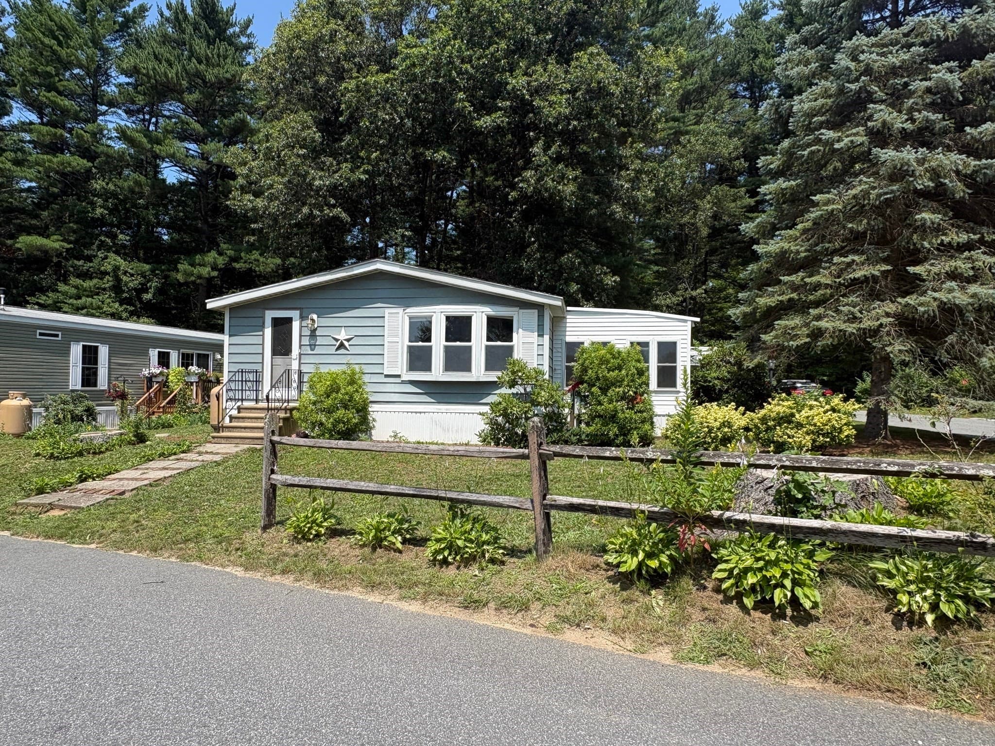 Mobile Home at 117 Vista Lane, Sturbridge MA 01566, photo 2 of 21