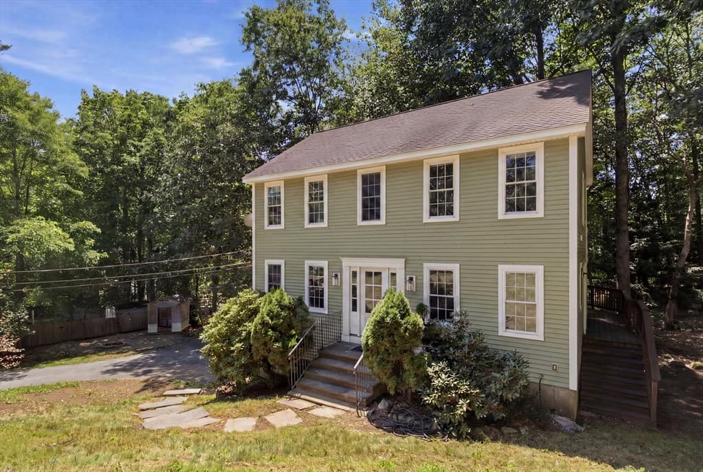 11 Navajo St, Hubbardston MA 01452 photo 3