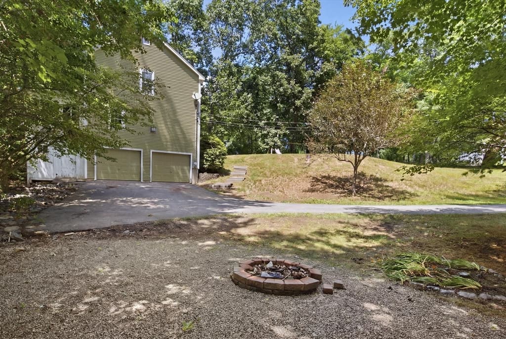 11 Navajo St, Hubbardston MA 01452 photo 31