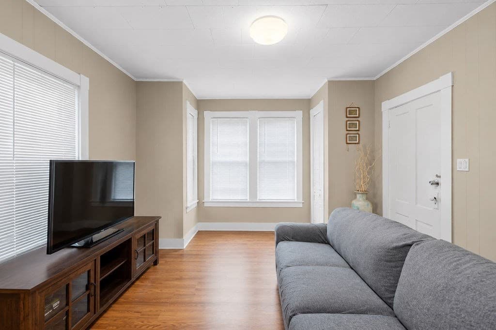 3 Family at 115 Thompson St, New Bedford MA 02740, photo 6 of 33