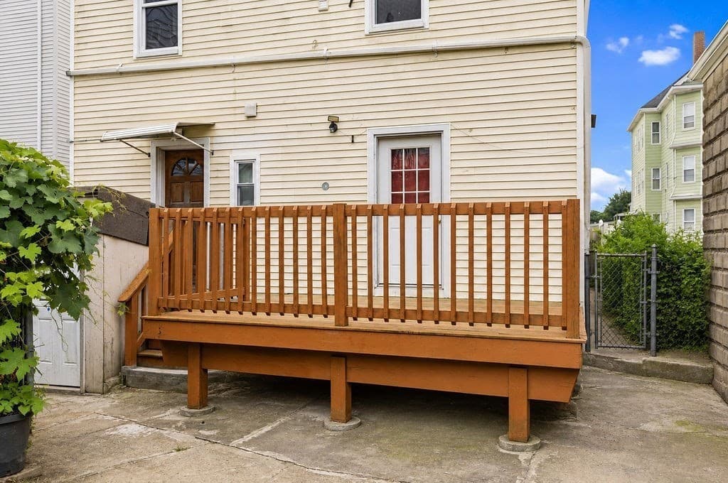 3 Family at 115 Thompson St, New Bedford MA 02740, photo 5 of 33