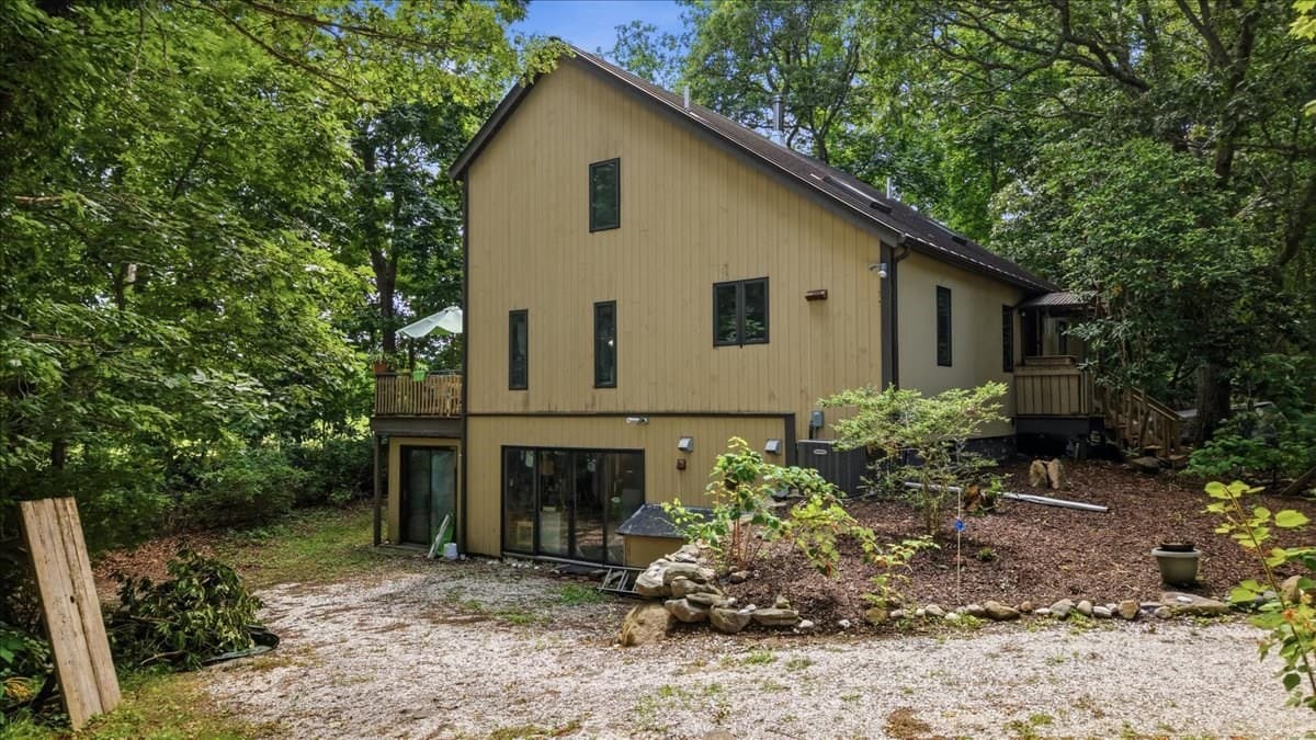 Single Family Residence at 1746E Drift Rd, Westport MA 02790, Westport, photo 2 of 28