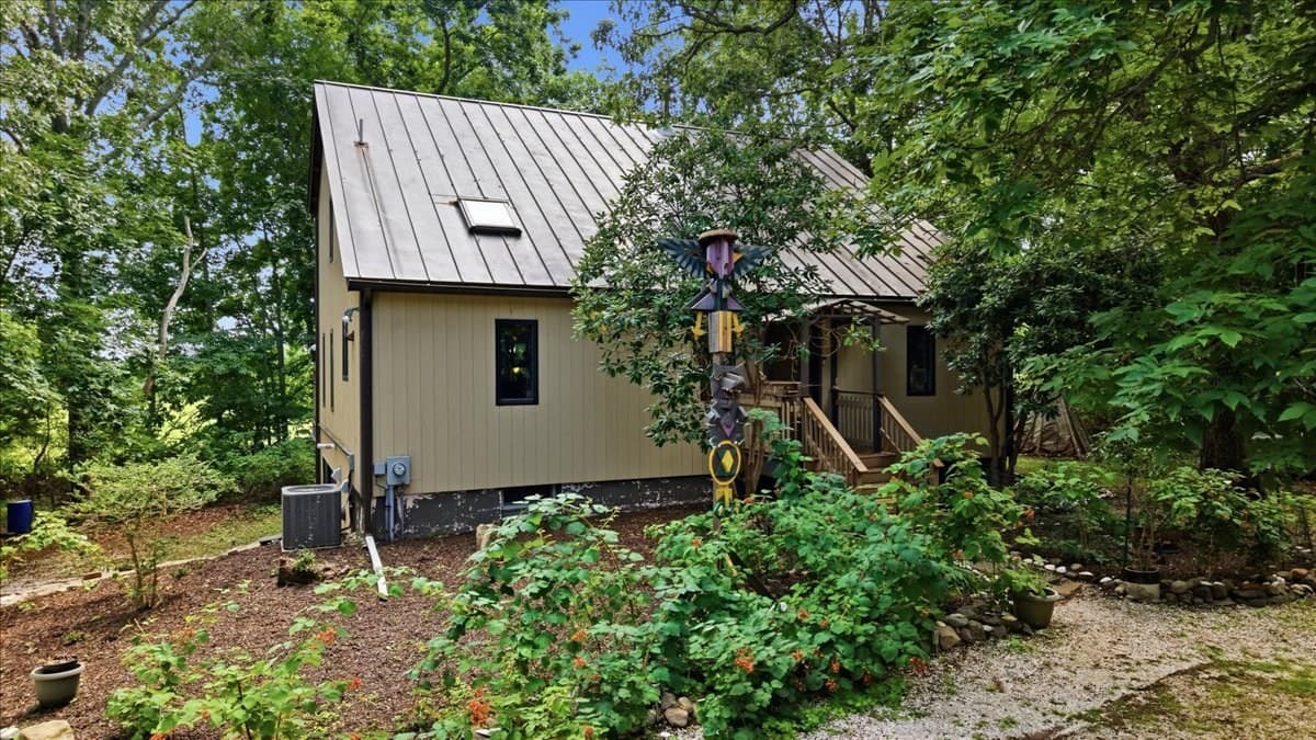 Single Family Residence at 1746E Drift Rd, Westport MA 02790, Westport, photo 3 of 28