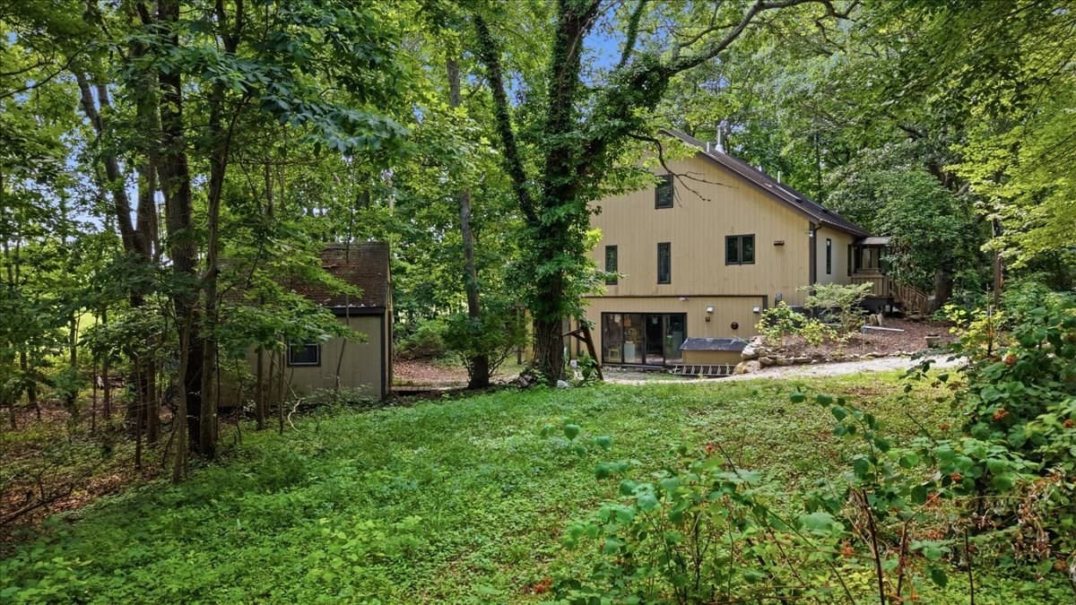 1746E Drift Rd, Westport MA 02790