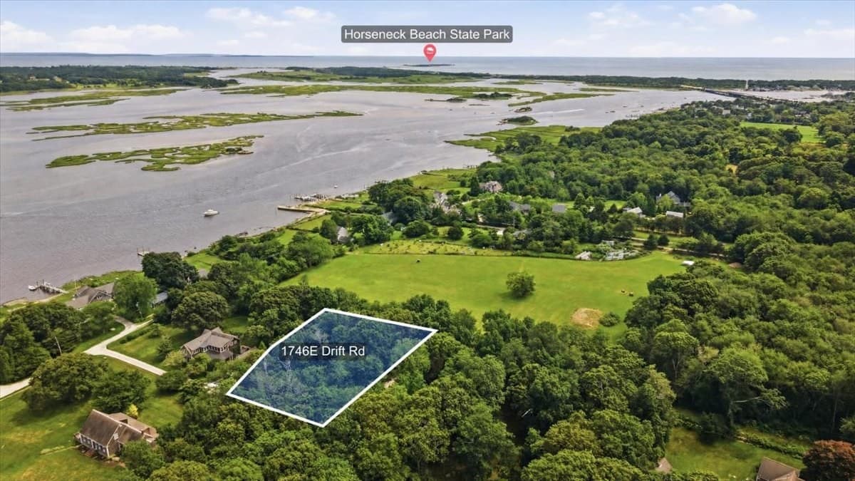 Single Family Residence at 1746E Drift Rd, Westport MA 02790, Westport, photo 9 of 28
