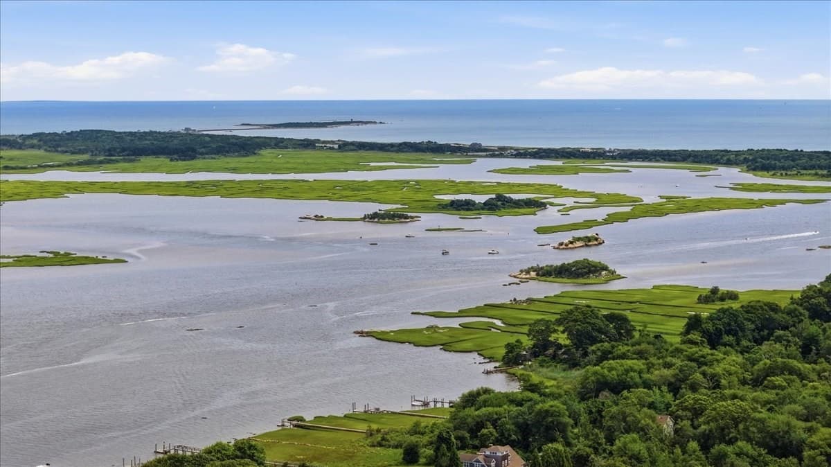 Single Family Residence at 1746E Drift Rd, Westport MA 02790, Westport, photo 11 of 28