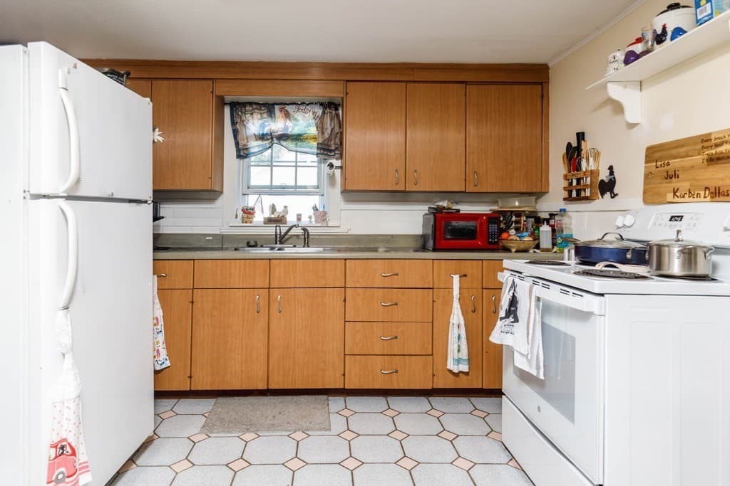 2 Family - 2 Units Up/Down at 26 Lovell Road, Holden MA 01520, photo 12 of 26