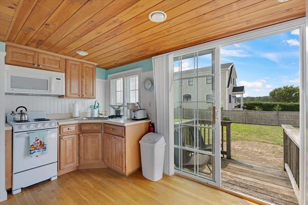 Condominium at 9 Windemere Rd # 10, Yarmouth MA 02673, photo 9 of 28