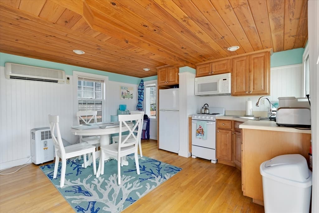 Condominium at 9 Windemere Rd # 10, Yarmouth MA 02673, photo 11 of 28