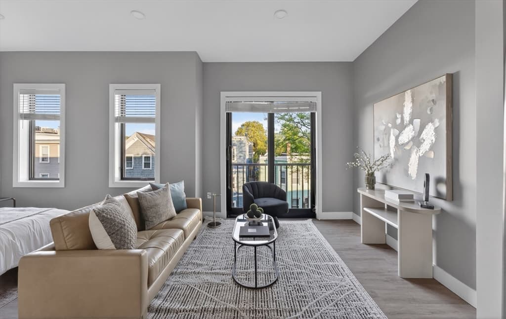 656 Saratoga # 201, Boston MA 02128