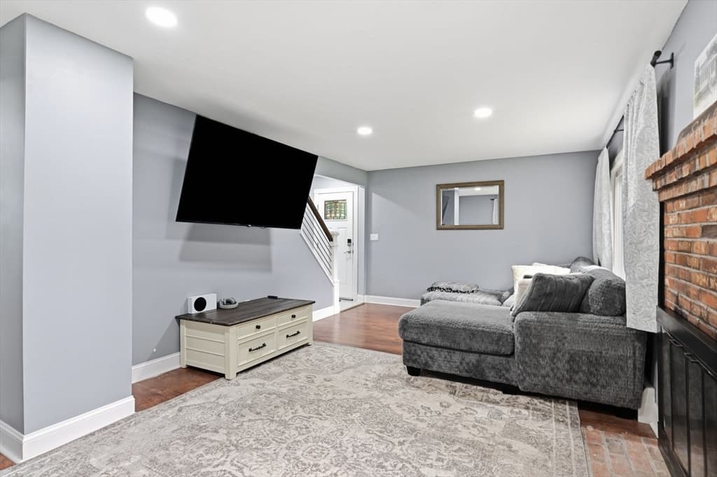 25 Pineywood Ave, Wilbraham MA 01095 photo 12