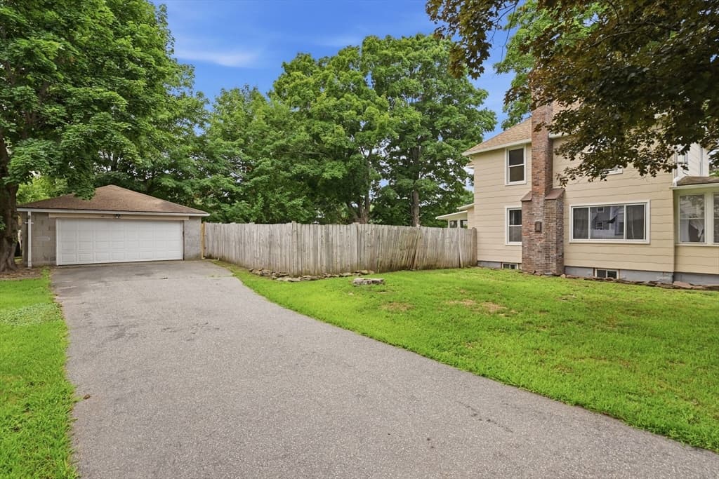 25 Pineywood Ave, Wilbraham MA 01095 photo 3