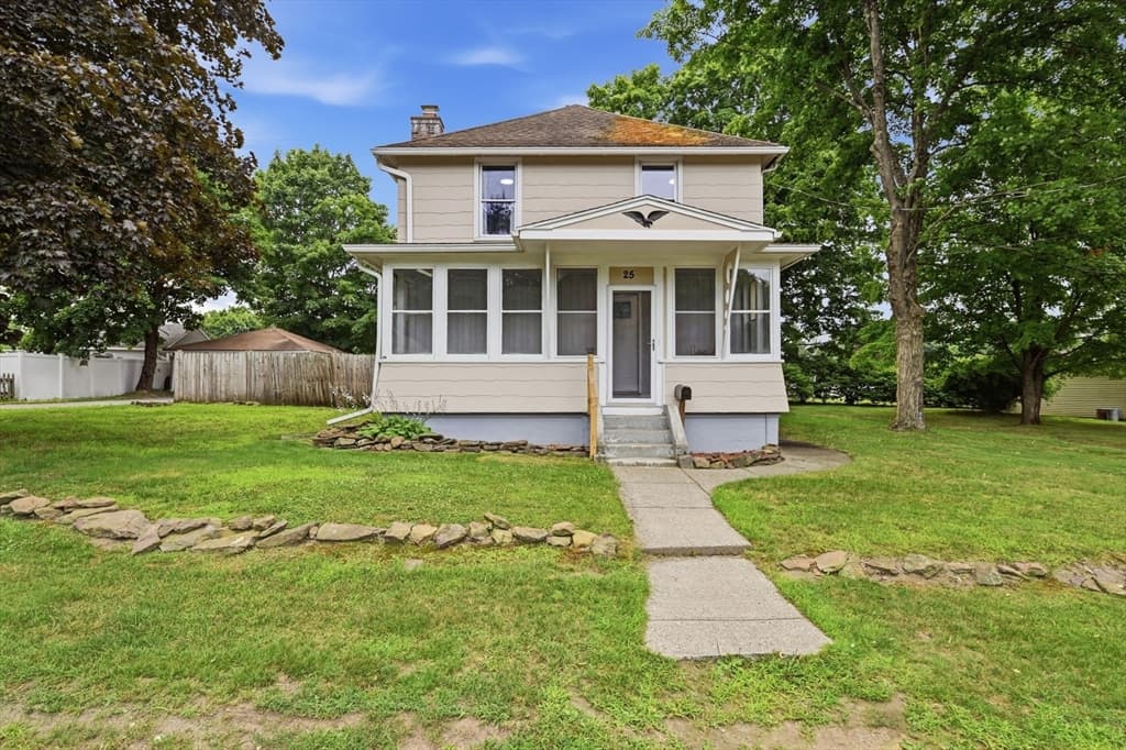 25 Pineywood Ave, Wilbraham MA 01095