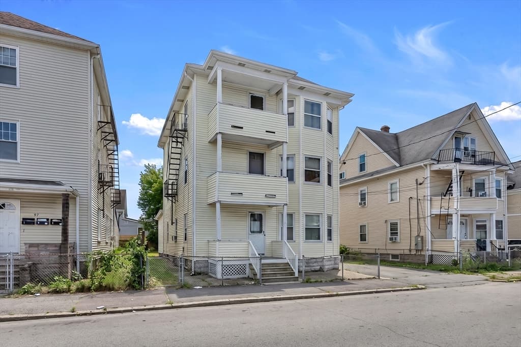 95 John St, Pawtucket RI 02861 photo 2