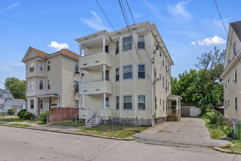 95 John St, Pawtucket RI 02861 photo 3