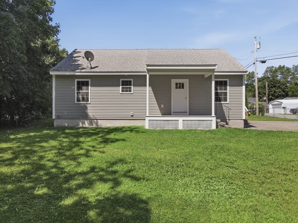 2 Evelyn Avenue, Raymond NH 03077