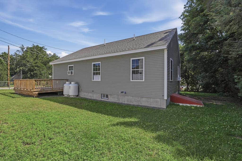 2 Evelyn Avenue, Raymond NH 03077 photo 33