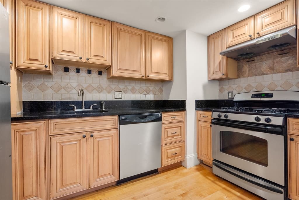 Condominium at 45 W Broadway # 101, Boston MA 02127, Boston, photo 8 of 18