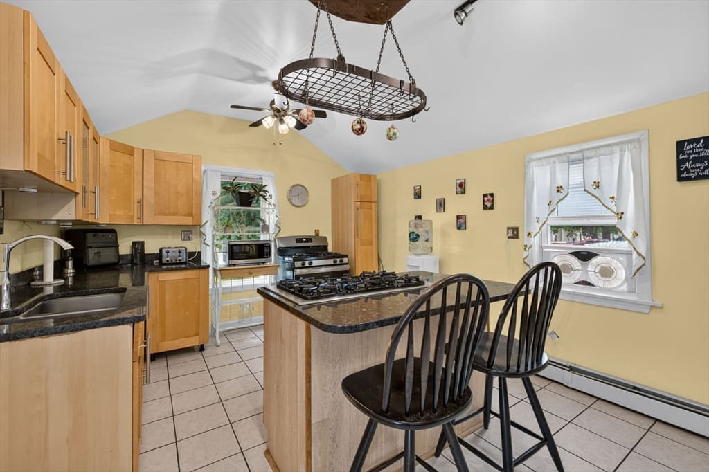 98 Parker St, New Bedford MA 02740 photo 12