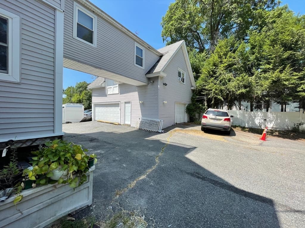 328 Highland St, Worcester MA 01608 photo 4