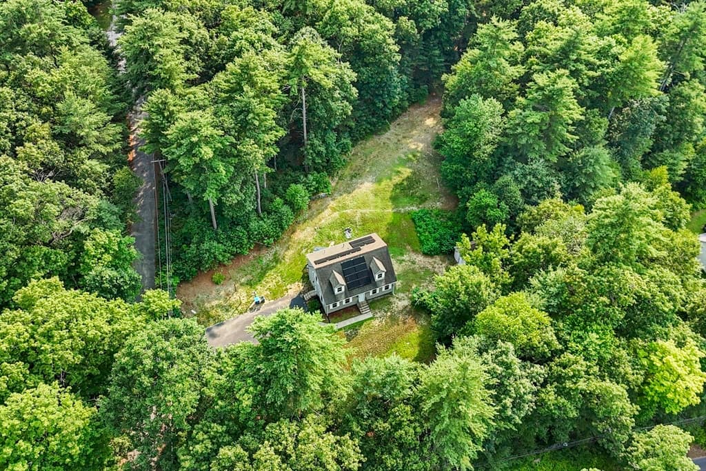 1 Lakeshore Dr, Monson MA 01057
