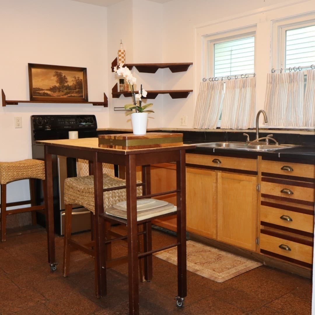 Single Family Residence at 14 Castle St, Springfield MA 01118, Springfield, photo 6 of 17