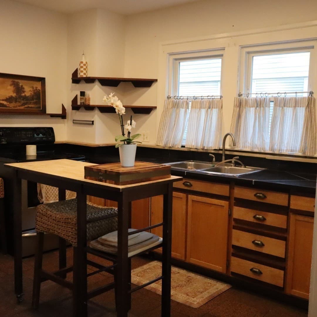 Single Family Residence at 14 Castle St, Springfield MA 01118, Springfield, photo 5 of 17