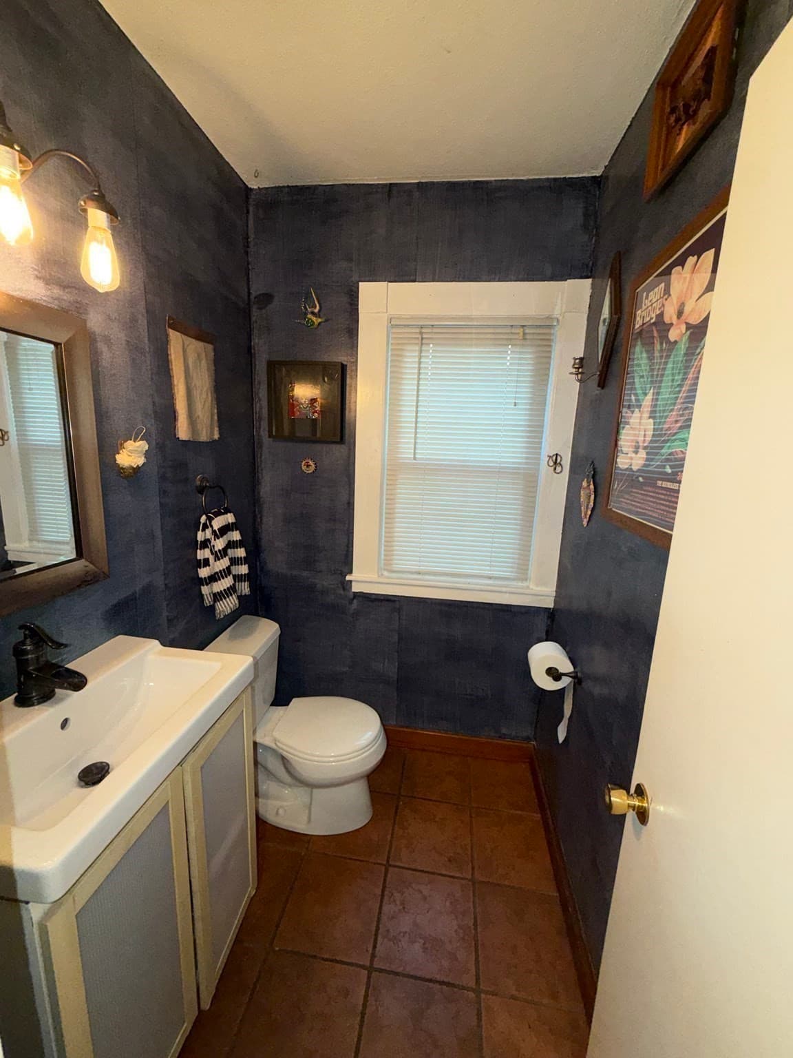 Single Family Residence at 14 Castle St, Springfield MA 01118, Springfield, photo 8 of 17